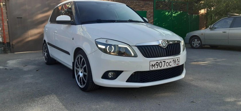 Skoda Fabia 2 белая