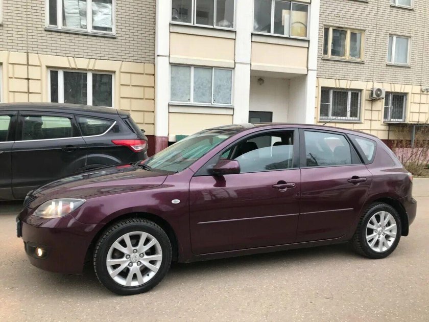 Мазда 3 хэтчбек Вишневая
