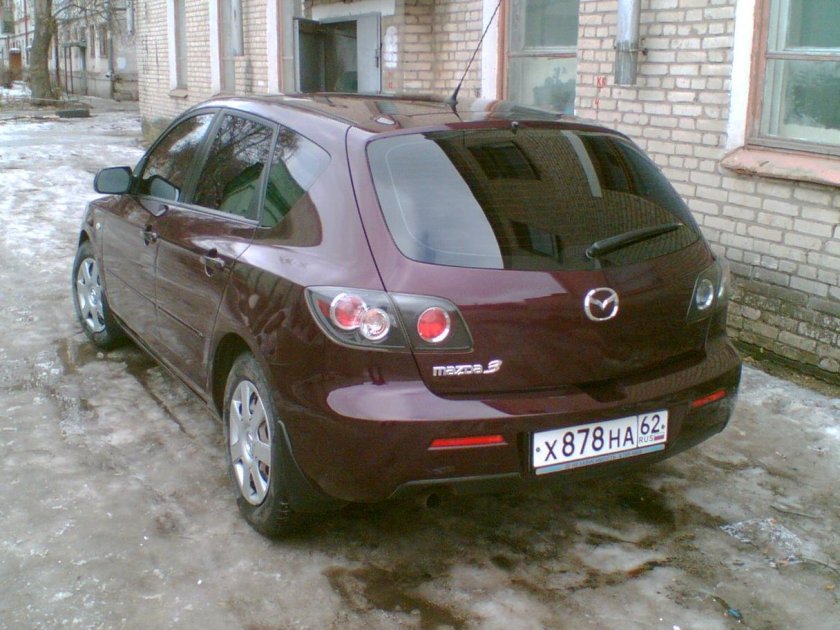 Мазда 3 хэтчбек Вишневая