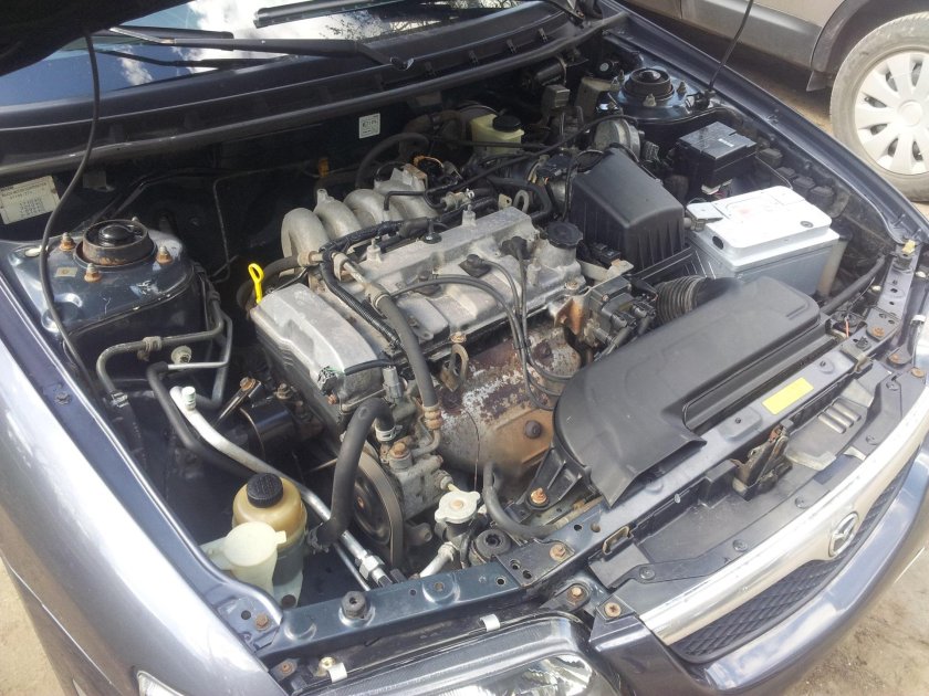 Mazda 626 под капотом