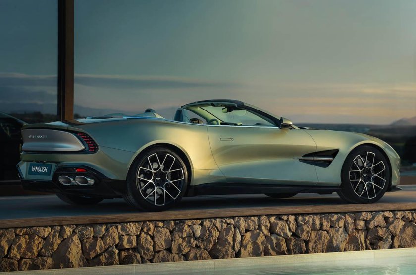 Автомобиль aston martin