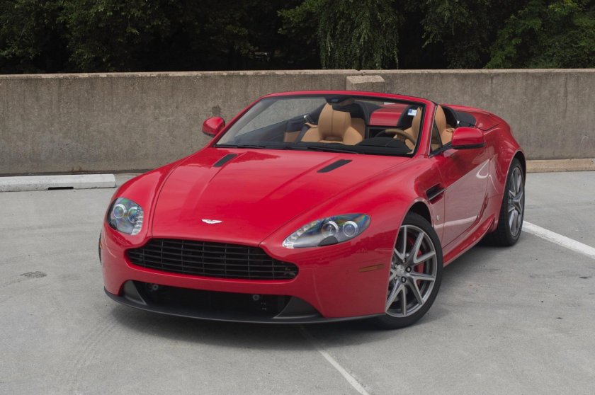 Астон мартин красный кабриолет