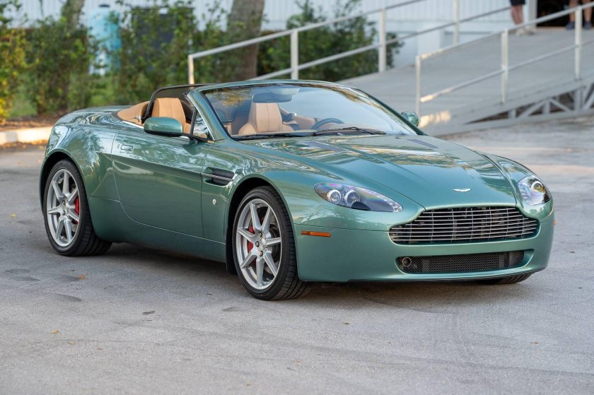 Астон мартин v8 vantage roadster