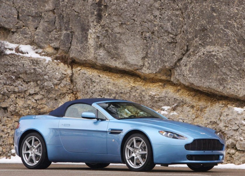 Астон Мартин v8 Vantage Roadster