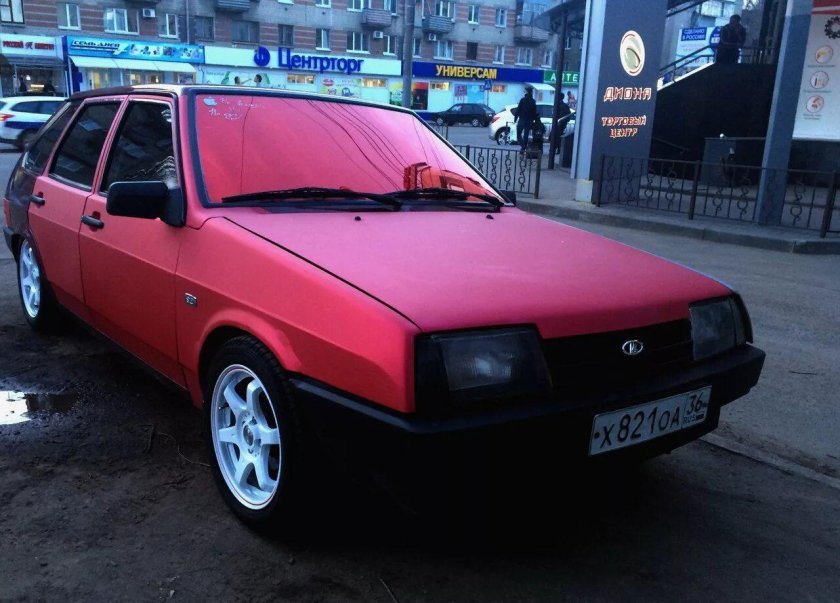 ВАЗ 2109 красная