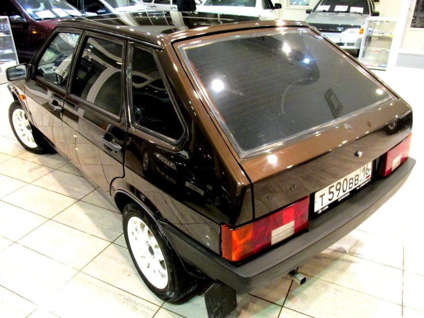 ВАЗ 2109 темно коричневый