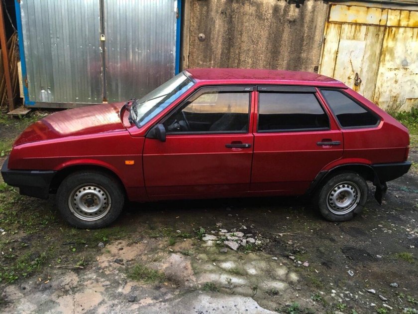 ВАЗ 2109 красная