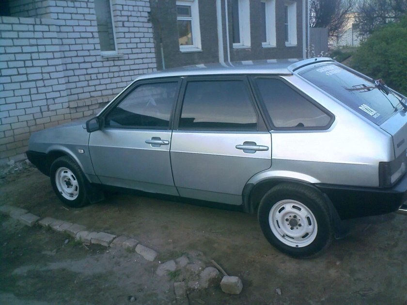 ВАЗ 2109 серебристая