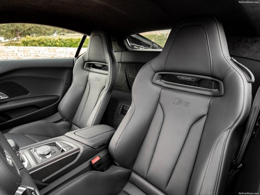 Ауди р8 салон