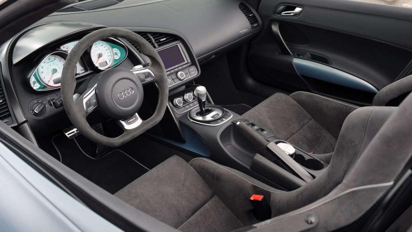 Audi r8 Spyder салон