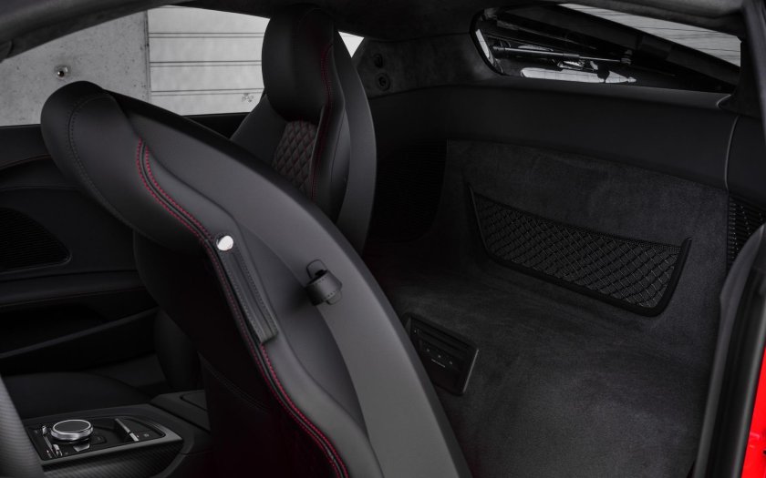 Ауди r8 салон сзади