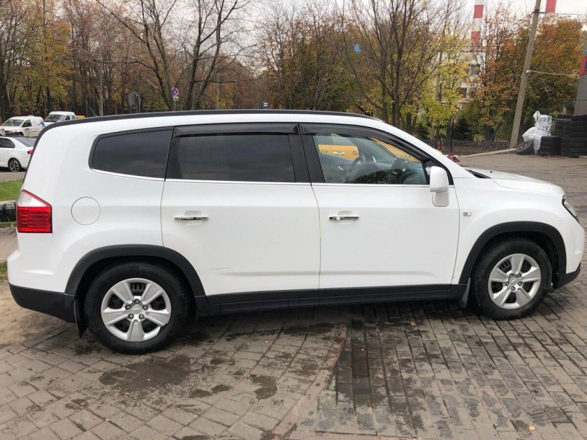 Chevrolet Orlando 2010 — 2018 i
