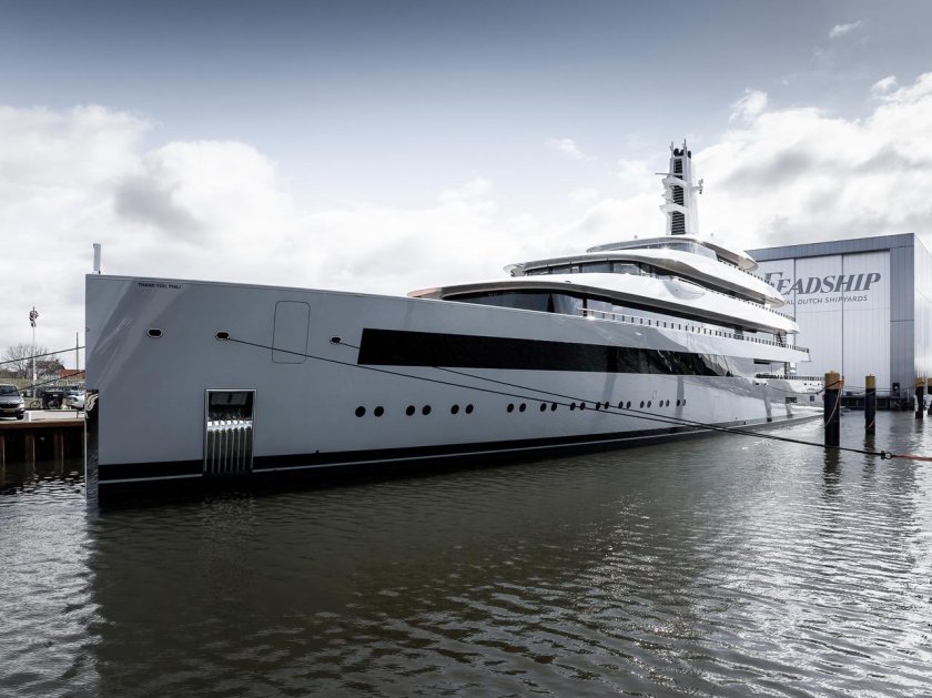 Mega yachts