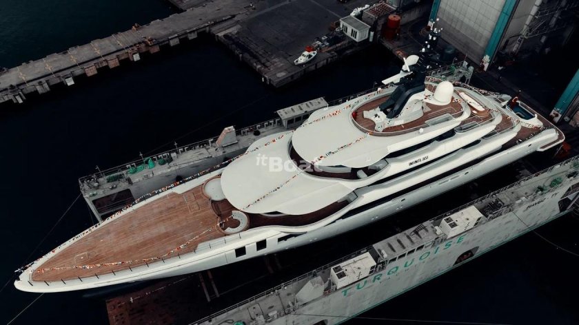 90 Метровая яхта