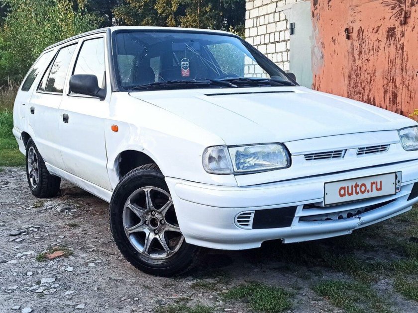 Шкода фелиция универсал белая