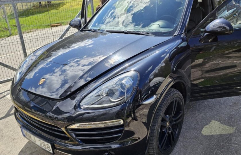 Машина porsche cayenne
