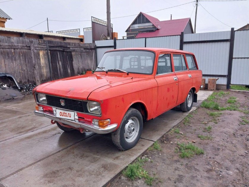 Москвич 2137 красный