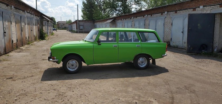 Москвич 2137 красный