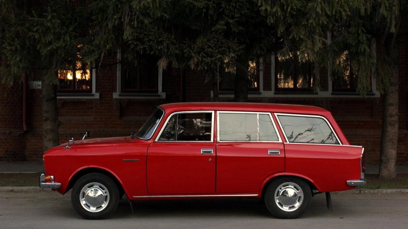 Москвич 2137 красный