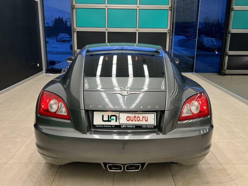 Серый Крайслер кроссфаер