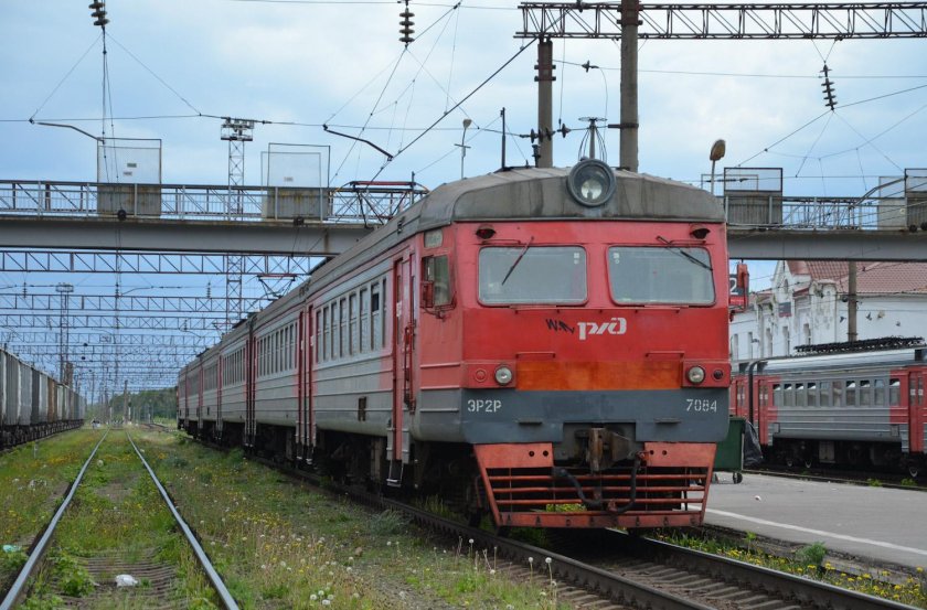 Электропоезд эр 2