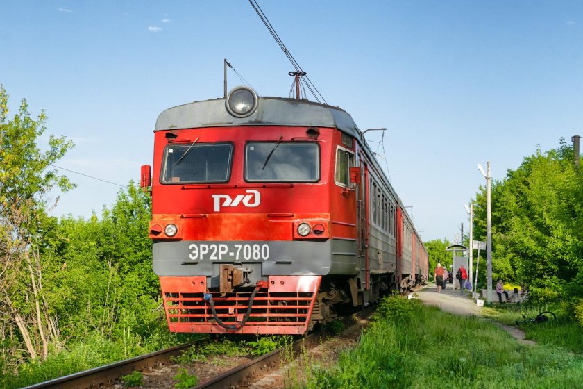 Пригородные поезда