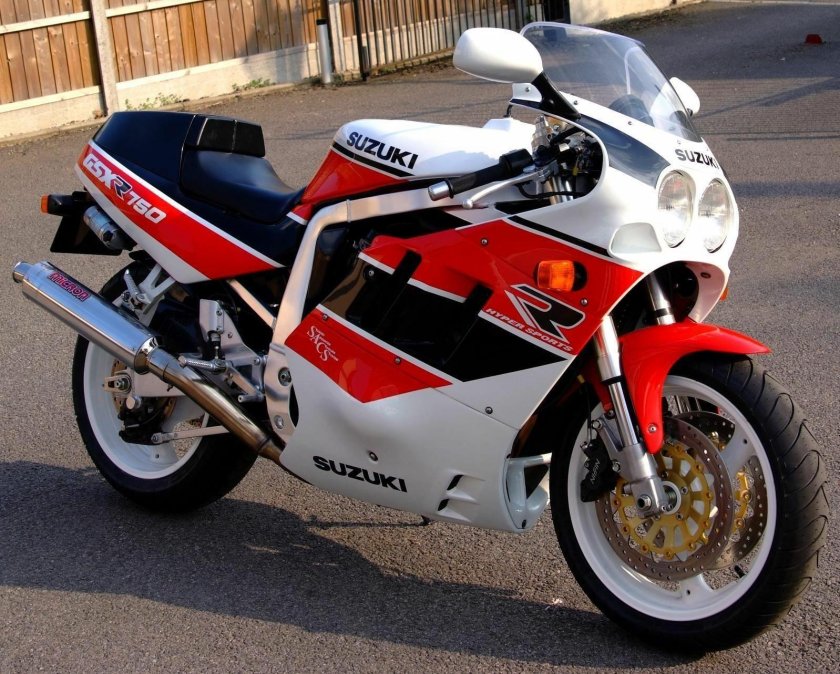 Судзуки GSX 750