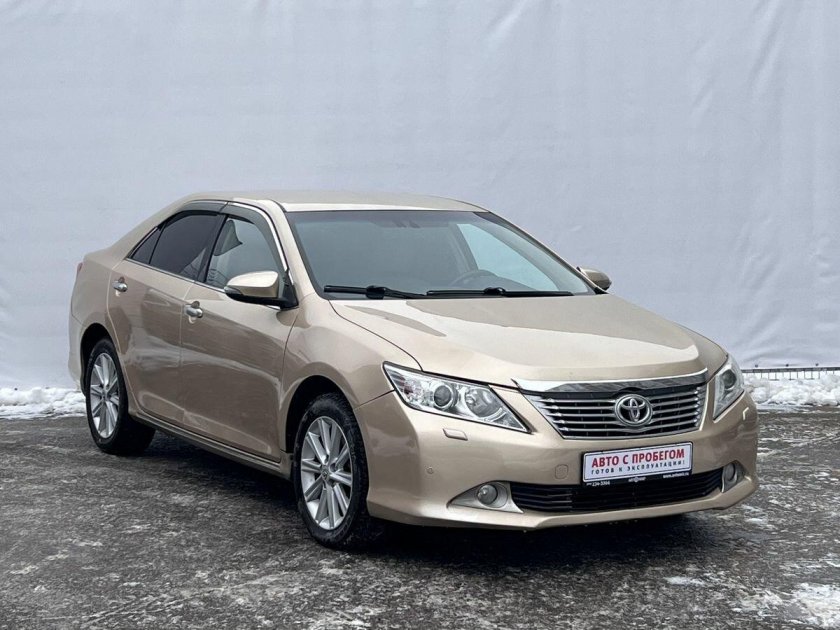 Toyota Camry 2014 - 2017 xv50 Рестайлинг бежевый