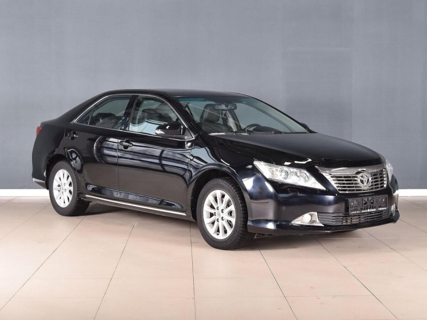 Чёрный Toyota Camry VII (xv50) Рестайлинг 2.5 at (181 л.с.) с пробегом