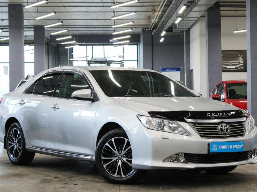 Toyota Camry 2014 — 2017 xv50 Рестайлинг белый