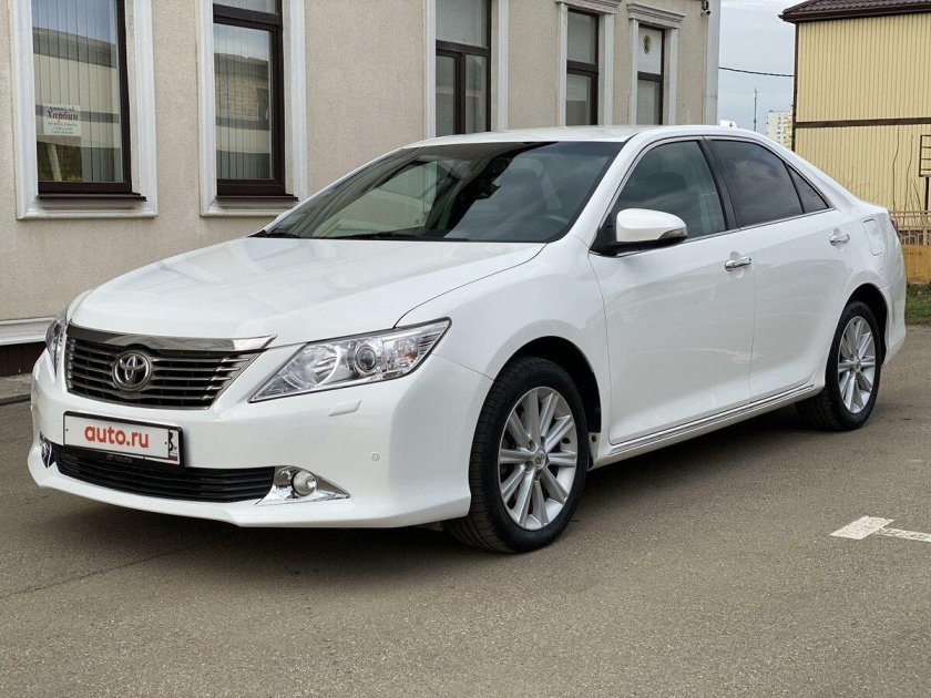 Тойота Камри 2012 года