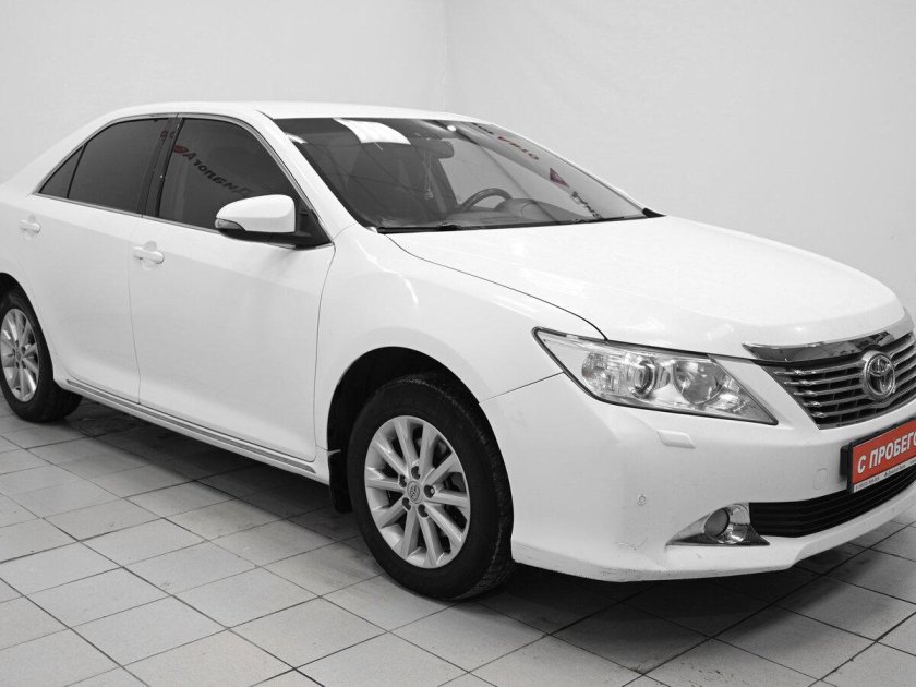Тойота Камри 3.5 2022 цена белая тонированная