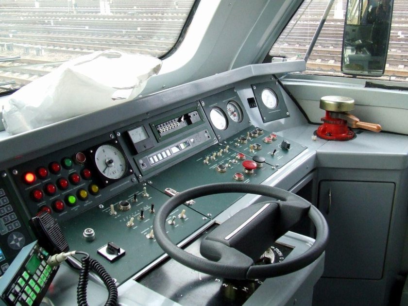 Эд4 0001 кабина