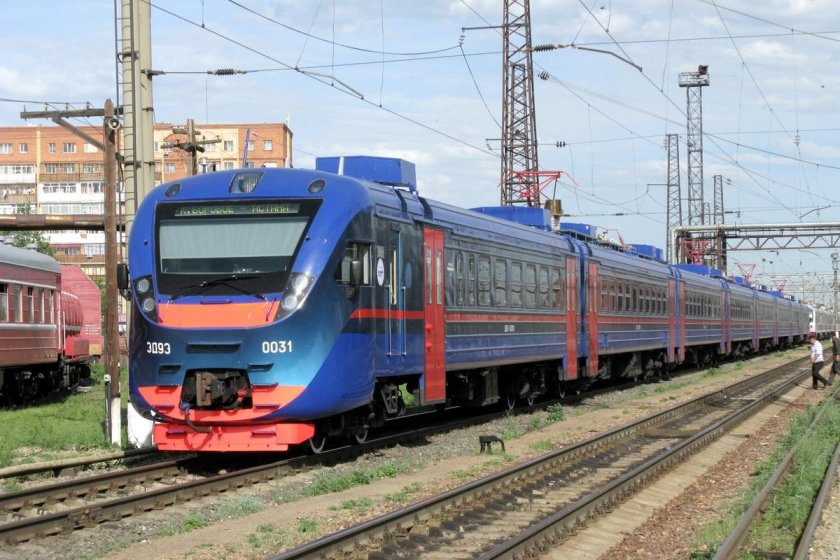 Электропоезд эд9э