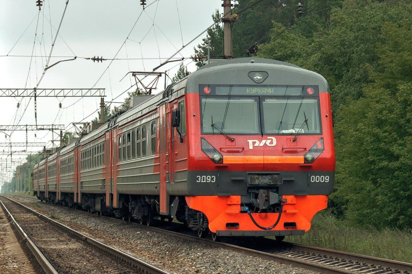 Электропоезд эд9э