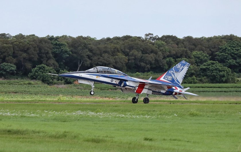 Taiwan air force aidc t-5