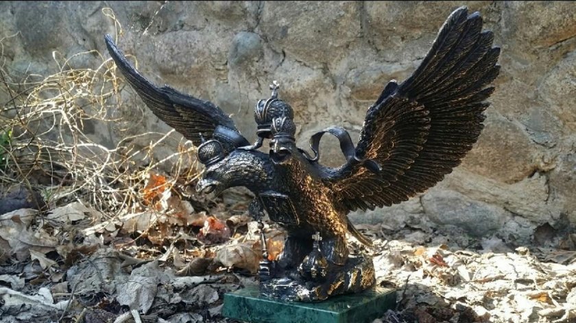 Двуглавый Орел статуя