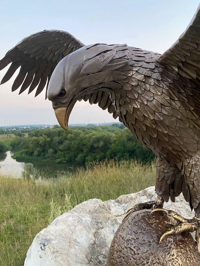 Орел из металла