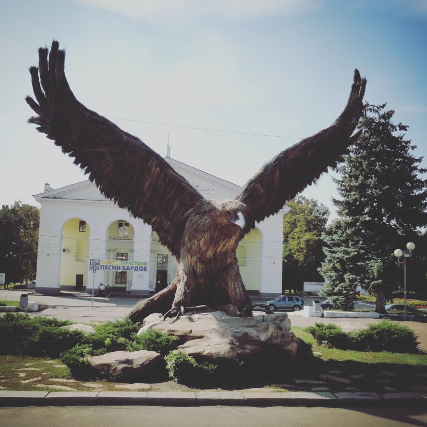 Скульптура «орёл-юбиляр» орёл