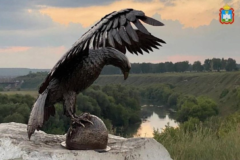 Скульптура орла Баянаул