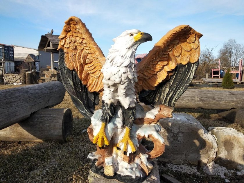 Садовая фигура Орел