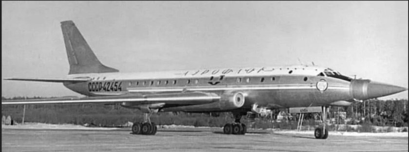 Ту-104 пассажирский самолёт
