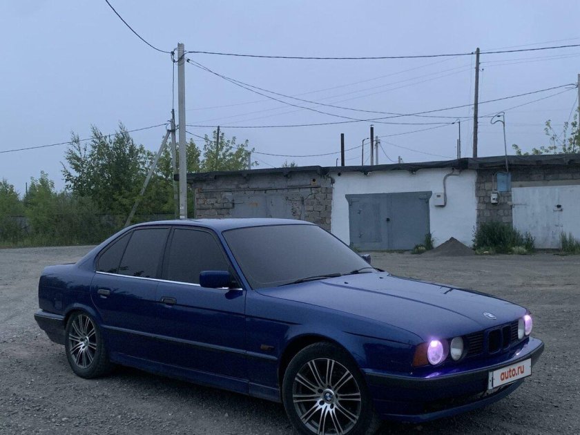 Bmw e34 синяя