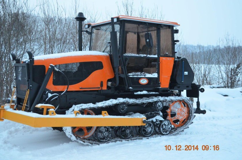 Трактор ВТГ-90