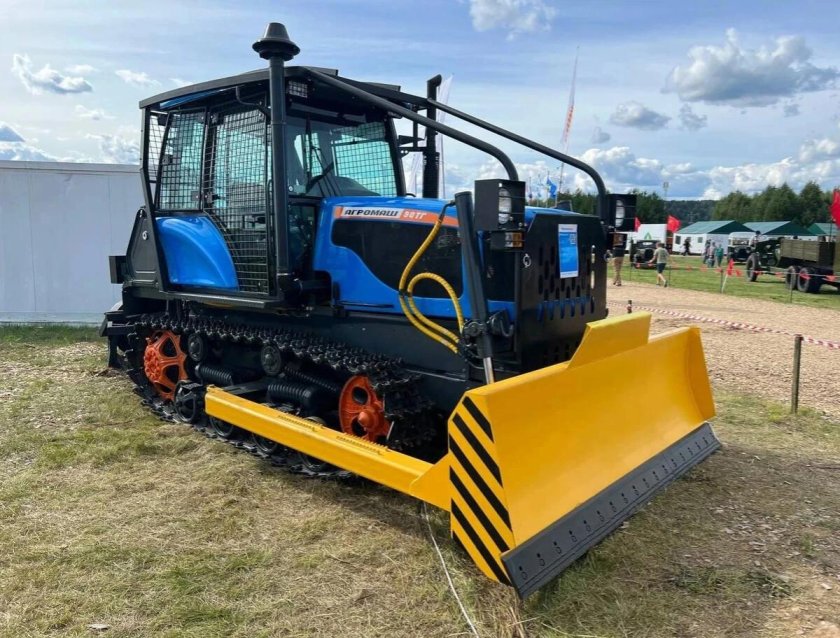 Гусеничный трактор Агромаш 90тг