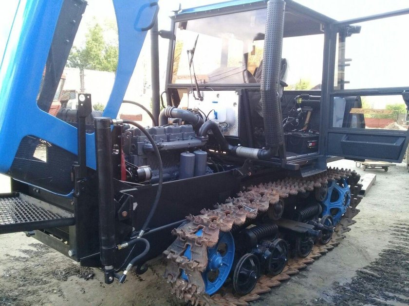 Гусеничный трактор Агромаш 90тг