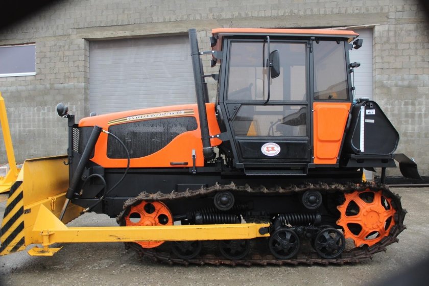 Трактор ВТГ 100