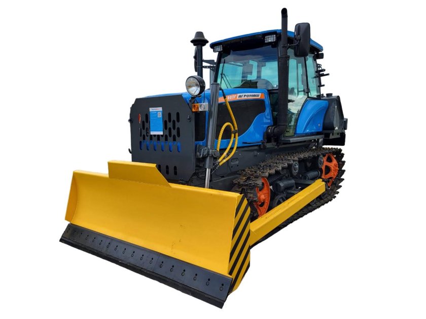 Трактор с отвалом