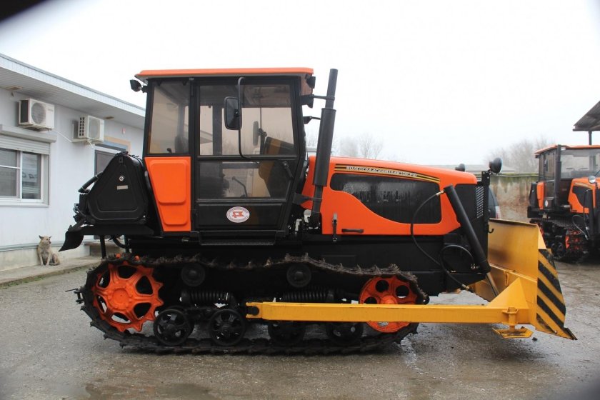 Трактор ВТГ 100