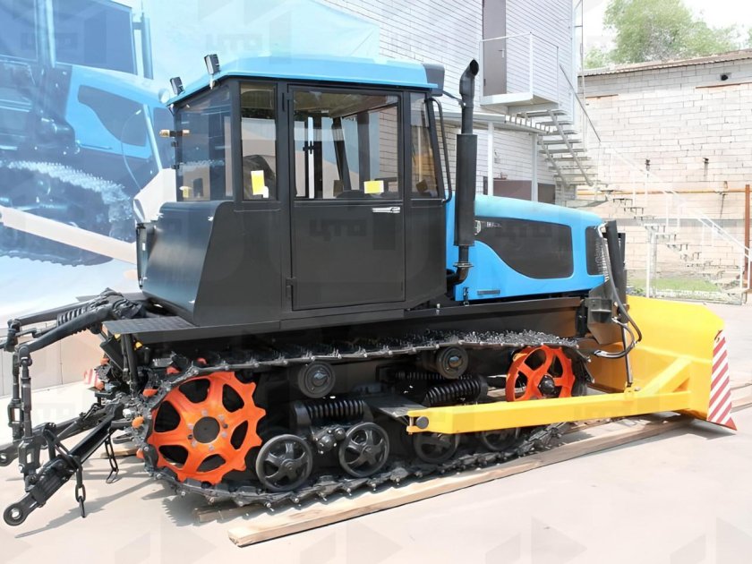 Трактор ВТГ-90